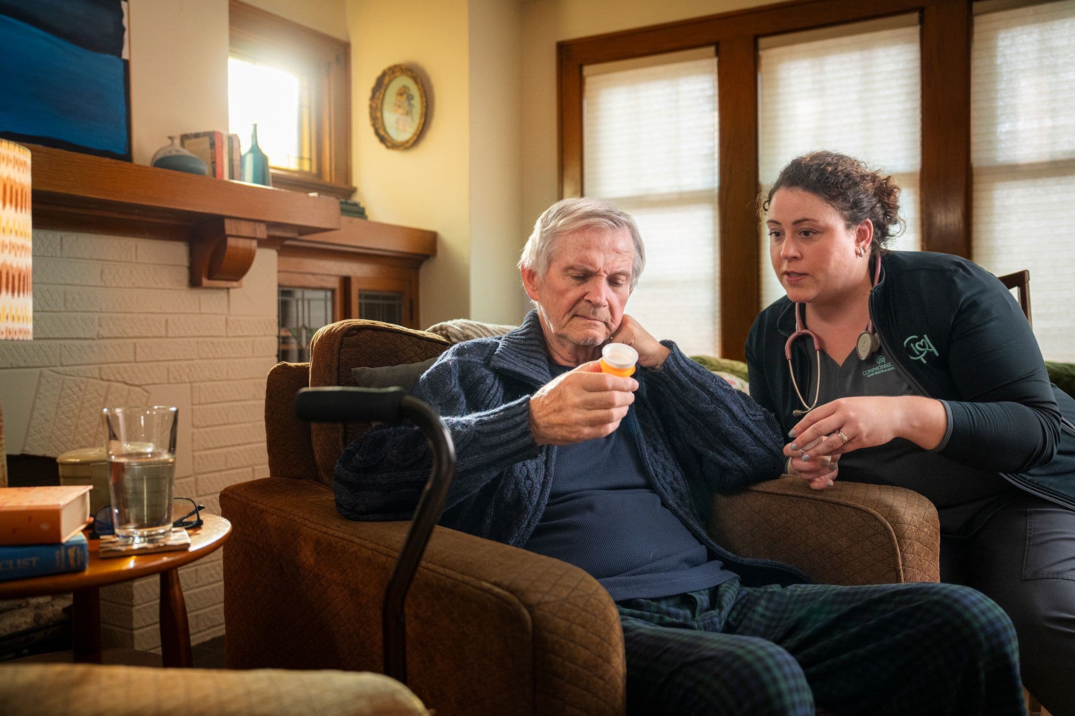 A Commonheart Hopsice nurse helping a patient with his medication